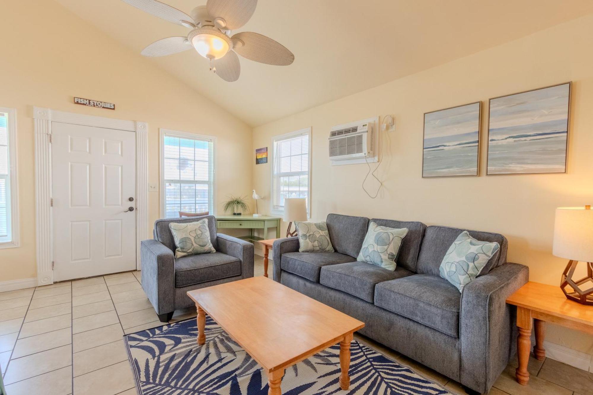 Shark Reef Resort Motel & Cottages Port Aransas Exterior photo