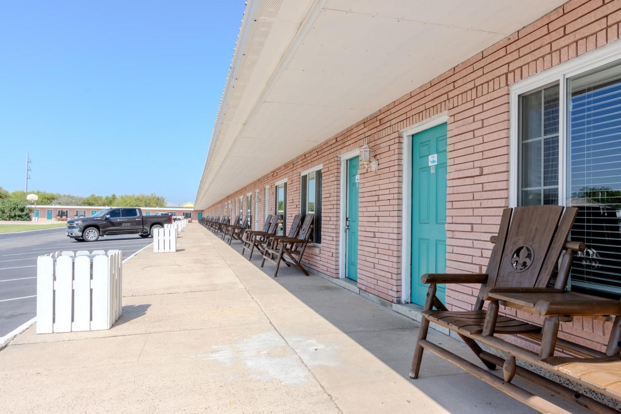 Shark Reef Resort Motel & Cottages Port Aransas Exterior photo