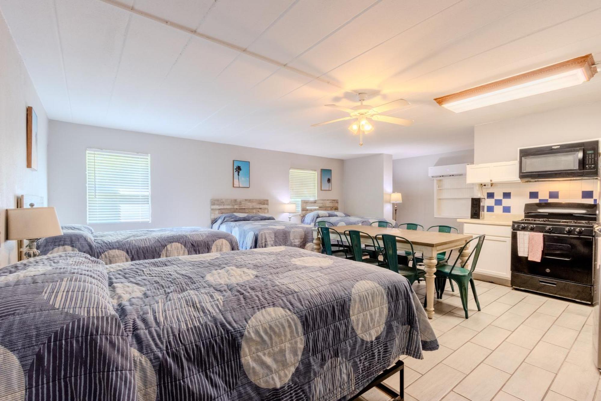 Shark Reef Resort Motel & Cottages Port Aransas Exterior photo